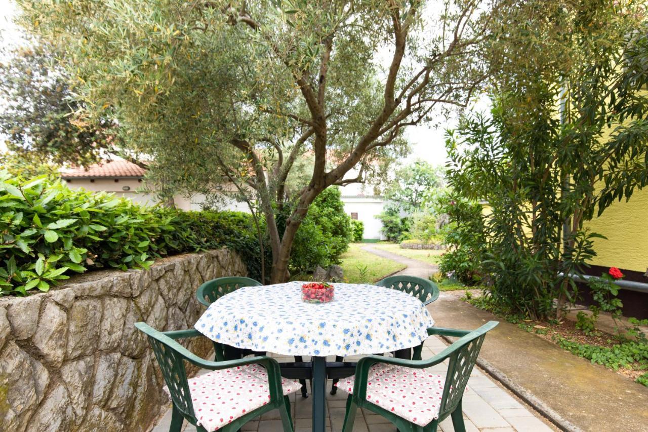 Apartment Drago *Cosy & Close To The Beach! Krk Town Exterior foto